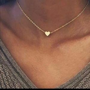 Dainty gold tone heart necklace 💖